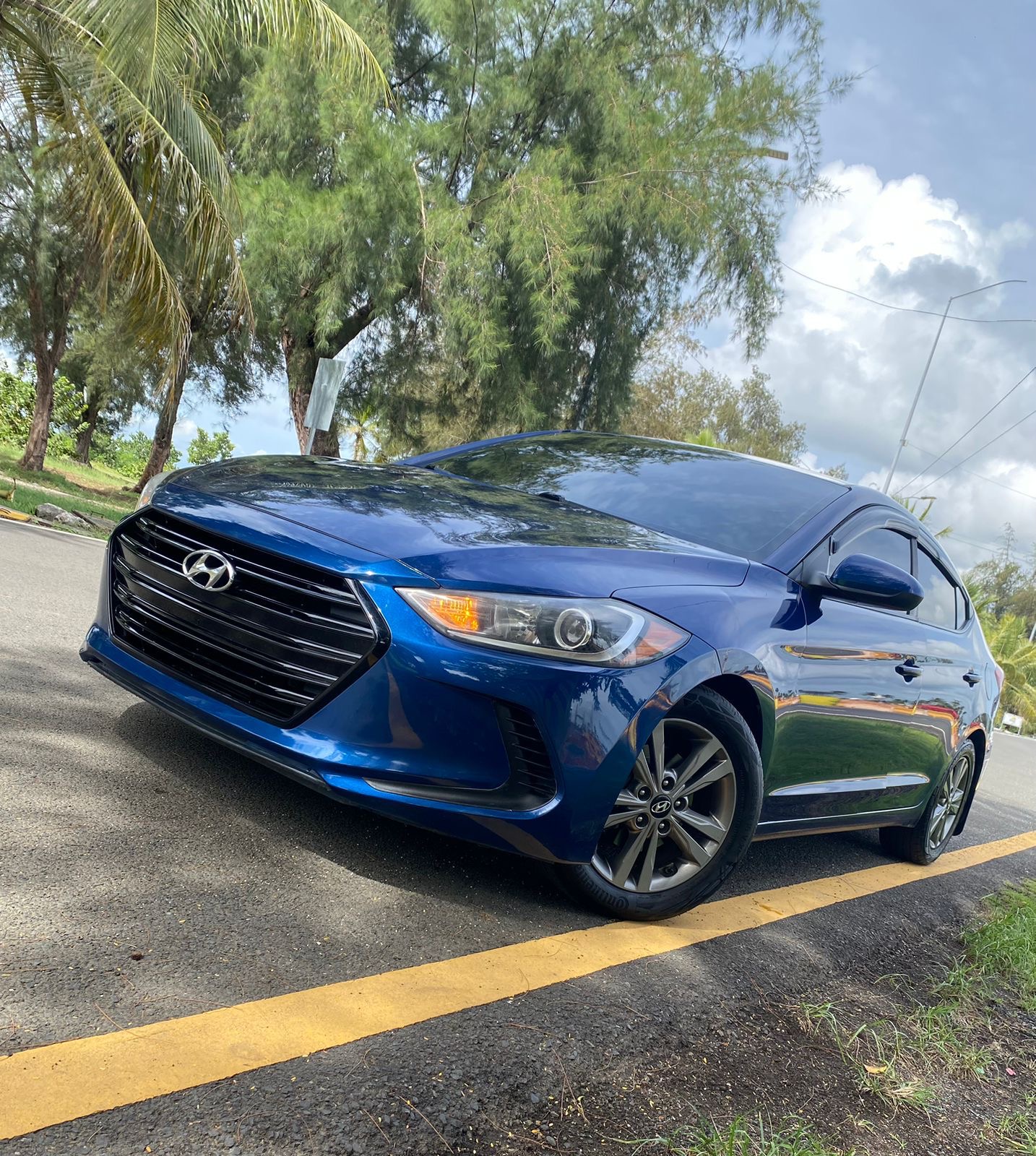Hyundai Elantra frente