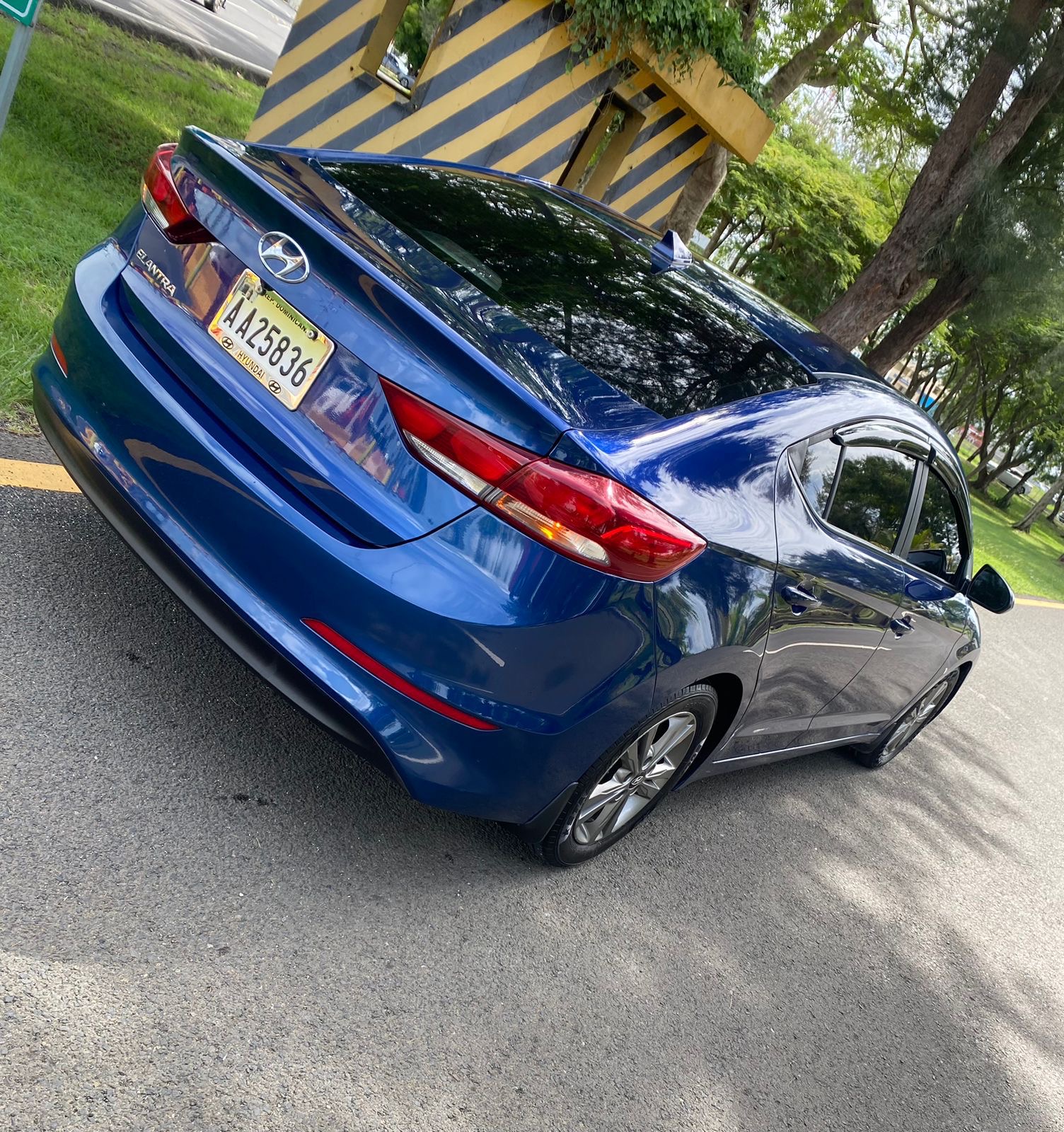 Hyundai Elantra parte trasera